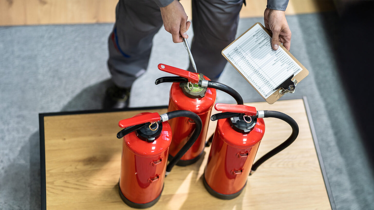 Feuerlöschtechnik Gamsjäger bietet lebensrettende Feuerlöscher-Kontrolle für zuverlässigen Brandschutz
