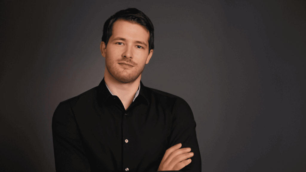 Andreas Brenkusch posiert für Kamera