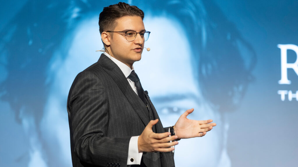 Benjamin Bansal über Sichtbarkeit im Vertrieb, PR als Vertriebswerkzeug und die Rolle strategischer Medienarbeit für moderne Verkaufsteams.