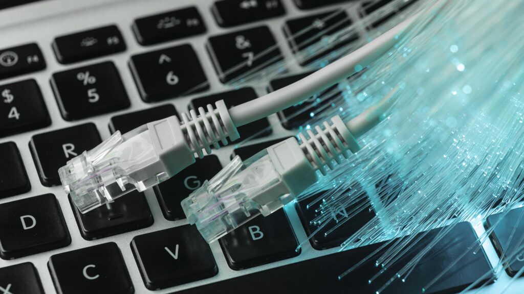 Gerhard Nöhmer von der Nöhmer Cablevision GmbH im Interview über Glasfaserinternet, stabile Verbindungen und schnelles Internet in Oberösterreich.