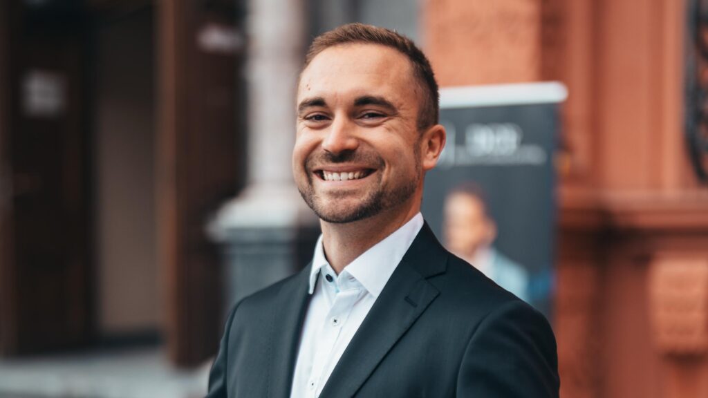 Performance Marketing von René Winter nutzt Werbung auf Google, Facebook, LinkedIn und Instagram für effektive Neukundengewinnung.