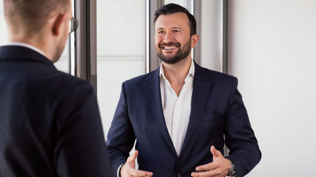 Gregor Weihs von der TalentShark Recruitment GmbH steht für moderne Personalvermittlung, die Fach- und Führungskräfte gezielt mit passenden KMU zusammenbringt.