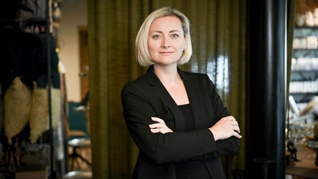 Die Innenarchitektin Kerstin Christina Brodegger alias Kristenb. gestaltet Räume mit Feng Shui, Farbe & Licht, auch im Mini-House-Stil.