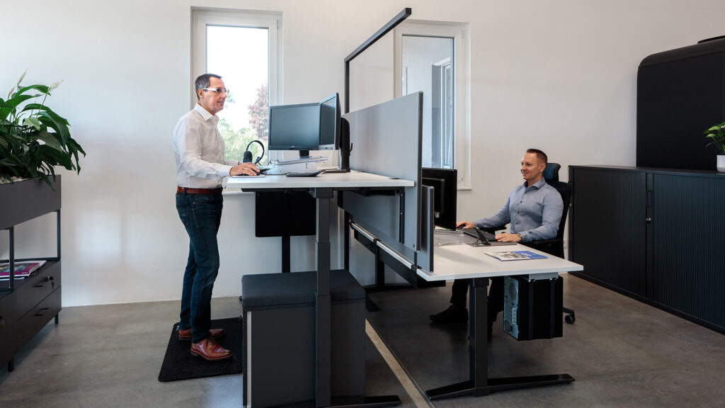 Ergonomische Büromöbel, Akustiklösungen, Drehstühle & Raumsysteme: Fally Büromöbel zeigt, wie moderne Arbeitsplätze flexibel und gesund gestaltet werden können.