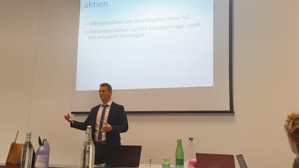 Sebastian Lechleitner steht für unabhängige Finanzbildung, digitales Private Banking und internationale Investments.
