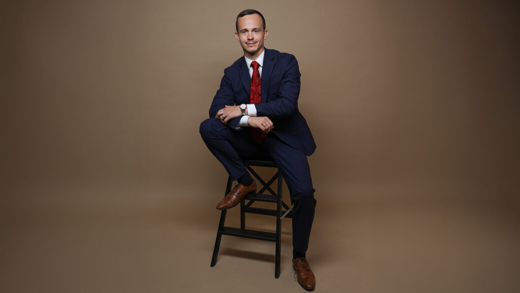 Rechtsanwalt Robin Classen berät Handwerker und Start-ups zu Vertragsrecht, Mängeln und Gewährleistung bundesweit.