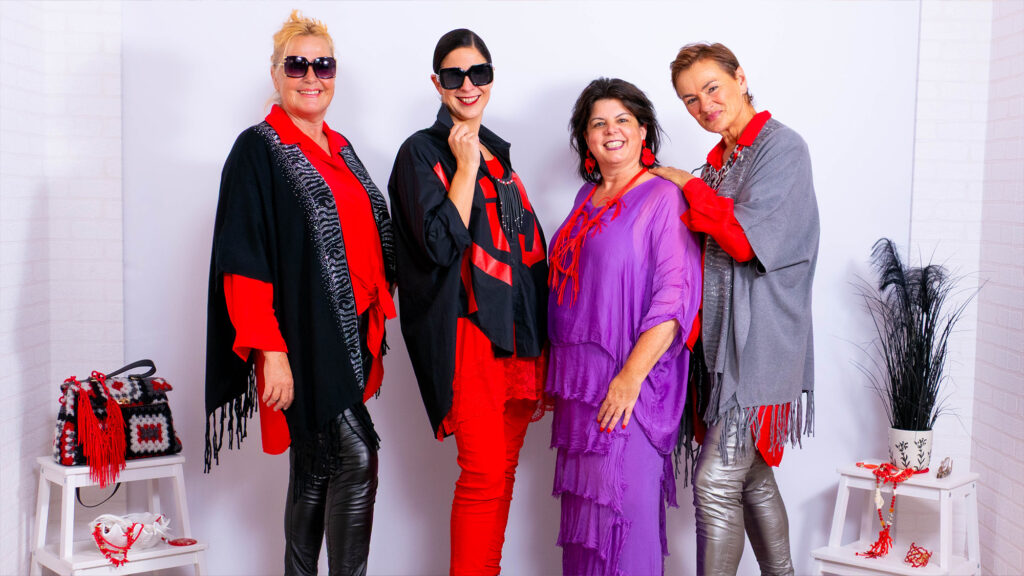 ModeWelt Manu Kainer gestaltet mit kreativer Damenmode für Frauen die digitale Modewelt Österreichs neu.