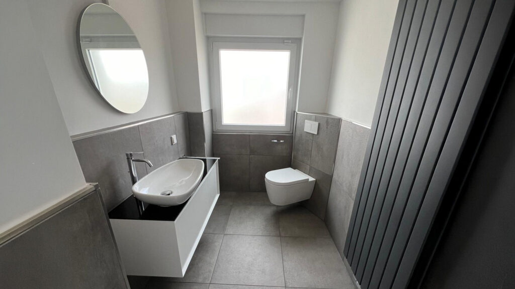 Heizungsbau Hooß setzt auf fugenlose Bäder und nachhaltige Sanitärlösungen für die moderne Badezimmerrenovierung.