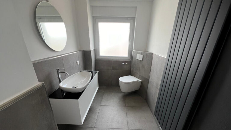 Heizungsbau Hooß setzt auf fugenlose Bäder und nachhaltige Sanitärlösungen für die moderne Badezimmerrenovierung.