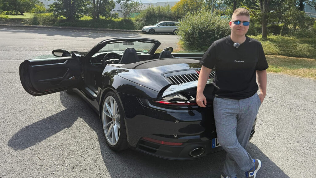 Nicko Bennert von CarCashFlow erläutert im Interview Trends, Chancen und Ausbildung bei der Fahrzeugüberführung.