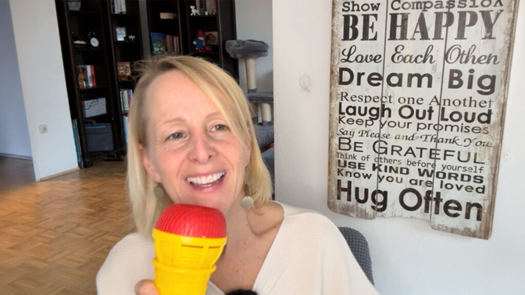 Brigitte Zingl erklärt, wie ein moderner Englischkurs für Kinder mit persönlicher Betreuung den Übergang ins Gymnasium erleichtert.