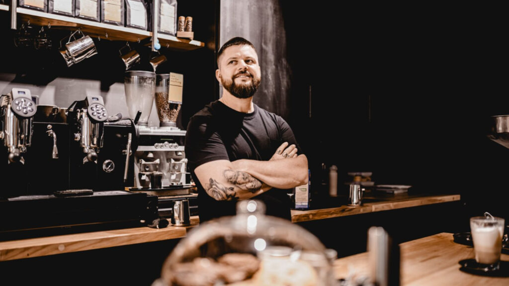 Afranio De Paula Simões von BECO Kaffee in Ried im Innkreis erzählt über seinen Weg vom Flugzeugbauer zum Kaffeeröster mit fairem Spezialitätenkaffee aus Brasilien.