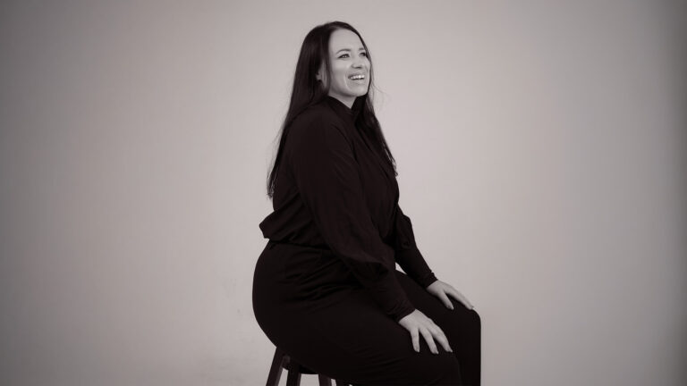 Elisa Drescher spricht über Datenschutz, Unternehmertum und Herkunft. Ein persönliches Interview über Haltung, Erfolg und weibliche Führung im DACH-Raum.