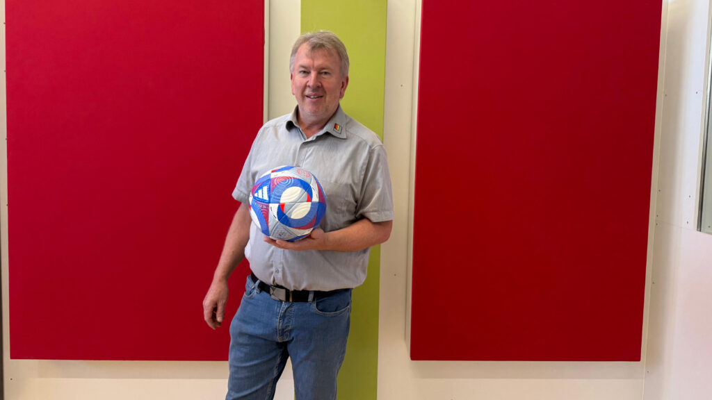 THL Tischlerei Holzdesign Lindner schafft mit innovativem Design und Qualität effiziente Bürolösungen.