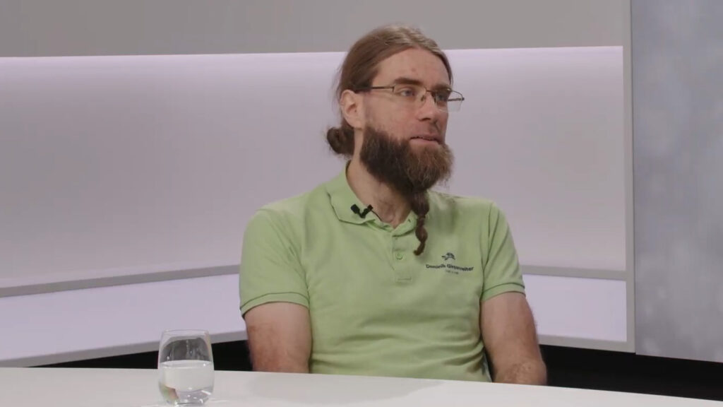 Interview mit Dominik Gintenreiter über moderne Aquaristik, Aquarium Pflege, Tierwohl, nachhaltige Aquarienlösungen sowie Aquarien für Wohnzimmer, Büro und Wartezimmer.