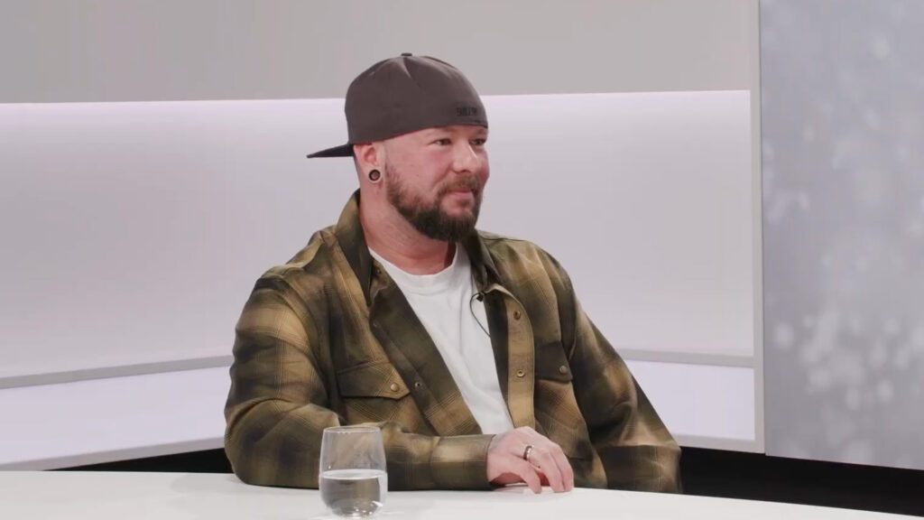 Thomas Kellinger spricht über seinen Weg vom Mechaniker zur Tattoo-Elite, seinen einzigartigen Hexagon-Realistik-Stil, 25 Auszeichnungen und sein neues Likör-Projekt.