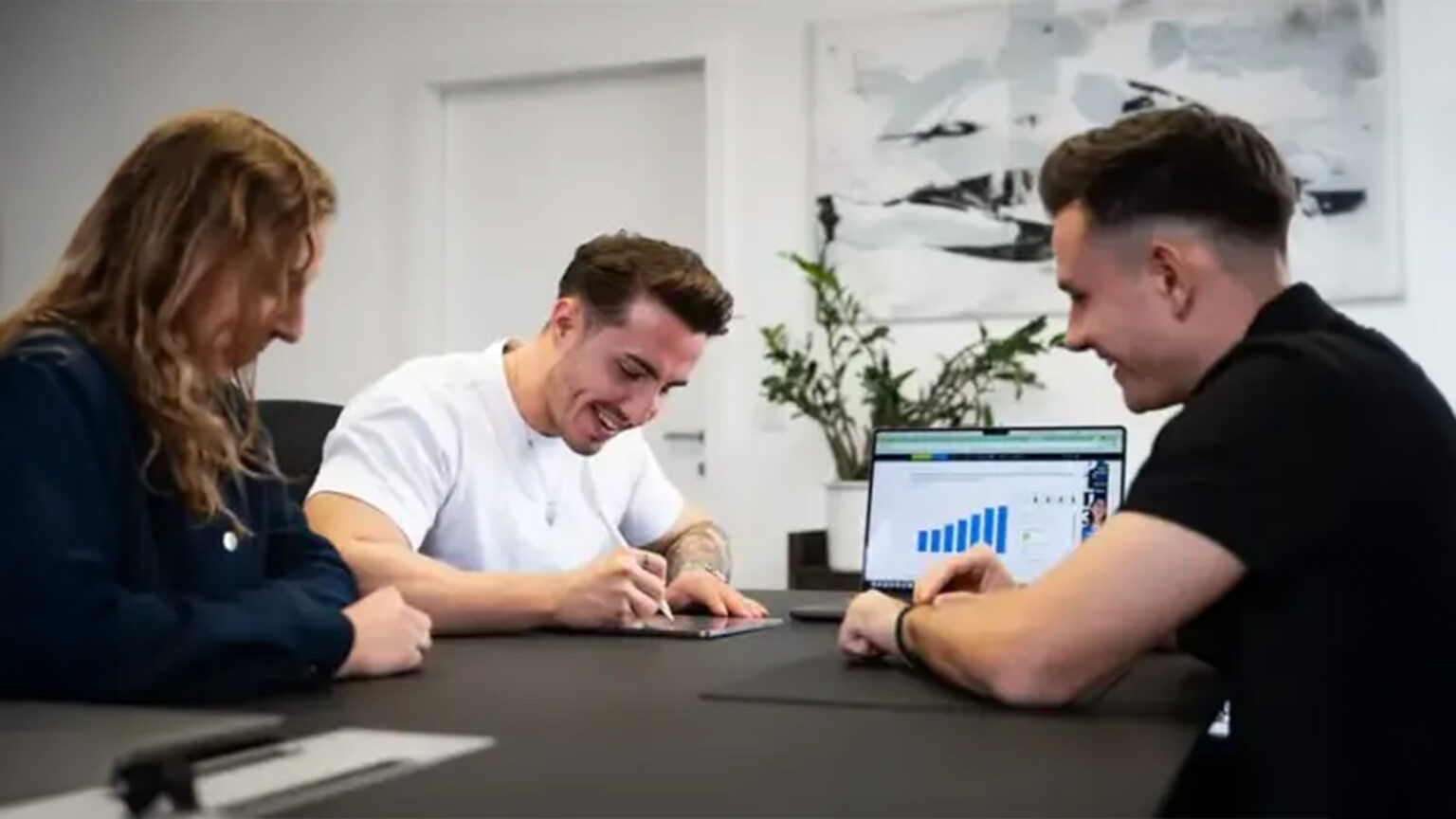 David Steinbrecher, Gründer der Digitalisierungshilfe GmbH, begleitet Unternehmen in Österreich auf ihrem Weg zur digitalen Kundengewinnung.