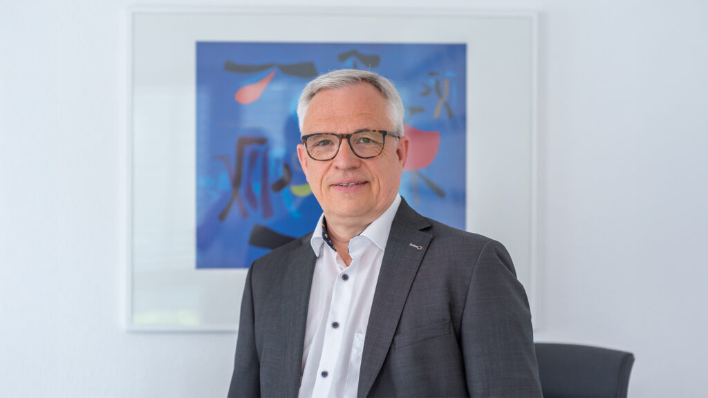 Axel Schrödter von ASFinanz erklärt, wie Kostenoptimierung Apotheken und Ärzten Liquiditätssicherung ermöglicht.