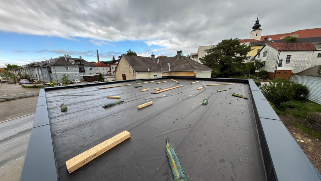 Martin Fertl von Fertl Dachbau über nachhaltige Sanierung, Qualität und regionale Dachdeckertrends.