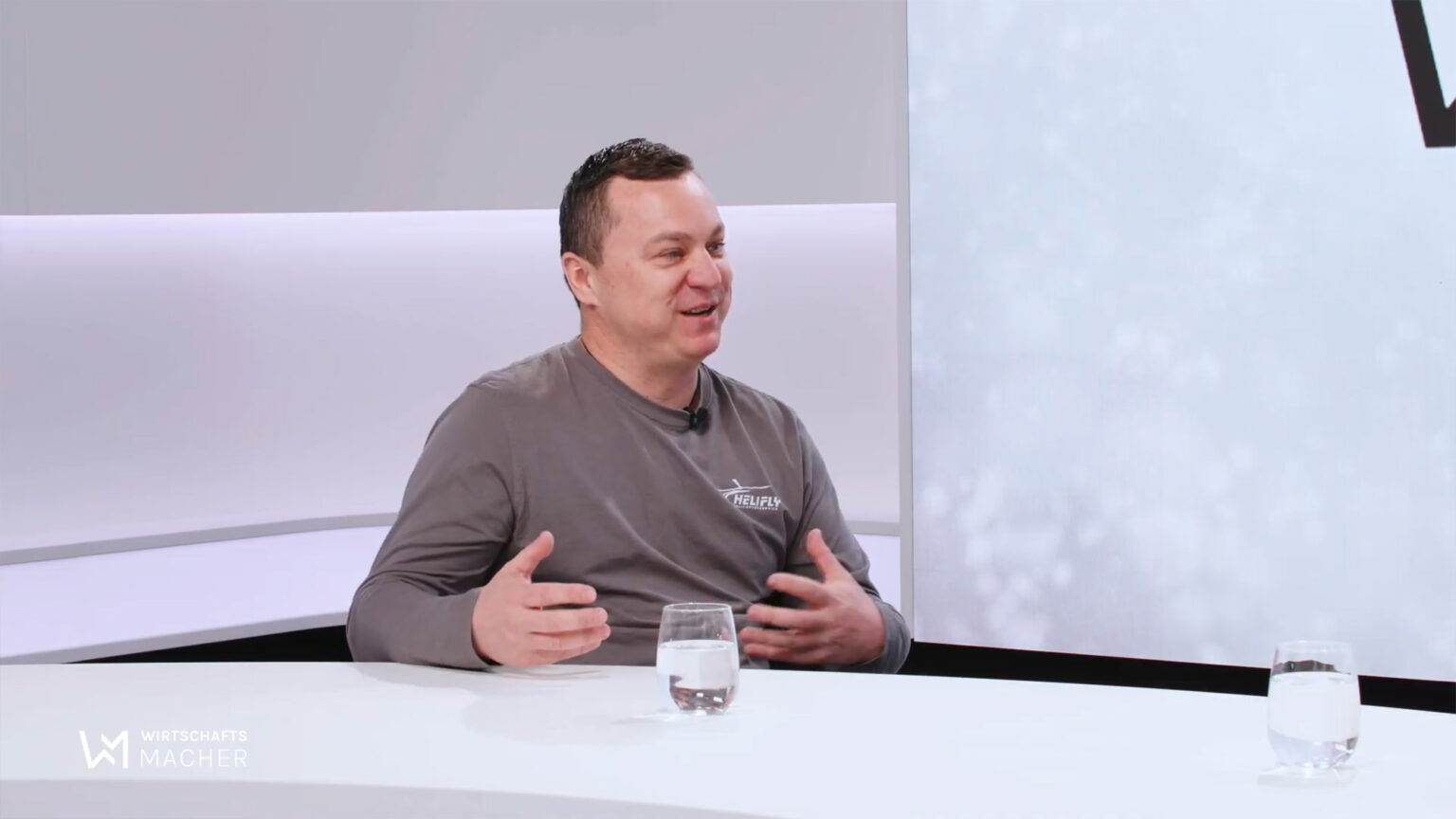 Helikopterflüge in Europa: Daniel Ebner von Helifly erklärt Preise, Einsatzbereiche und warum Hubschrauber mehr als Luxus sind.