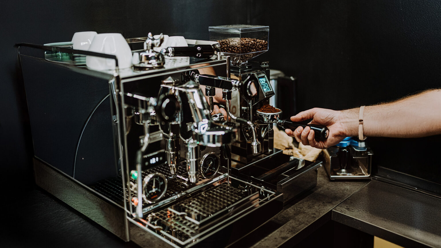 Matthias Pamer von Pamer's Kaffeerösterei im Interview über B2B-Specialty-Coffee, fair gehandelten Kaffee und Beratung.