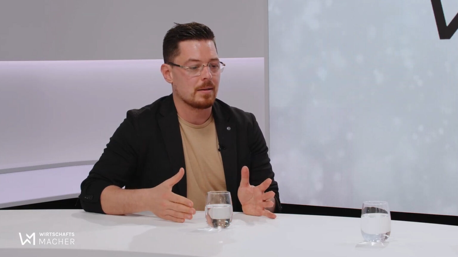Jürgen Bruckner spricht über Pflege, Krisen, Network Marketing und seine Mission, Menschen zu mehr Freiheit und Selbstbestimmung zu begleiten.