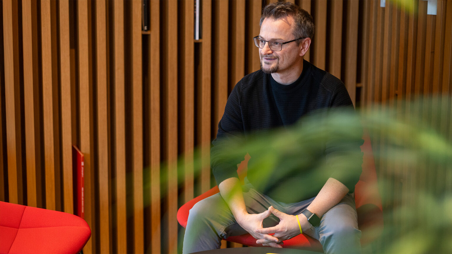 8Komma3 zeigt, wie KI-Agenten KMU im Marketing, Vertrieb und durch geförderte KI-Beratung entlasten.