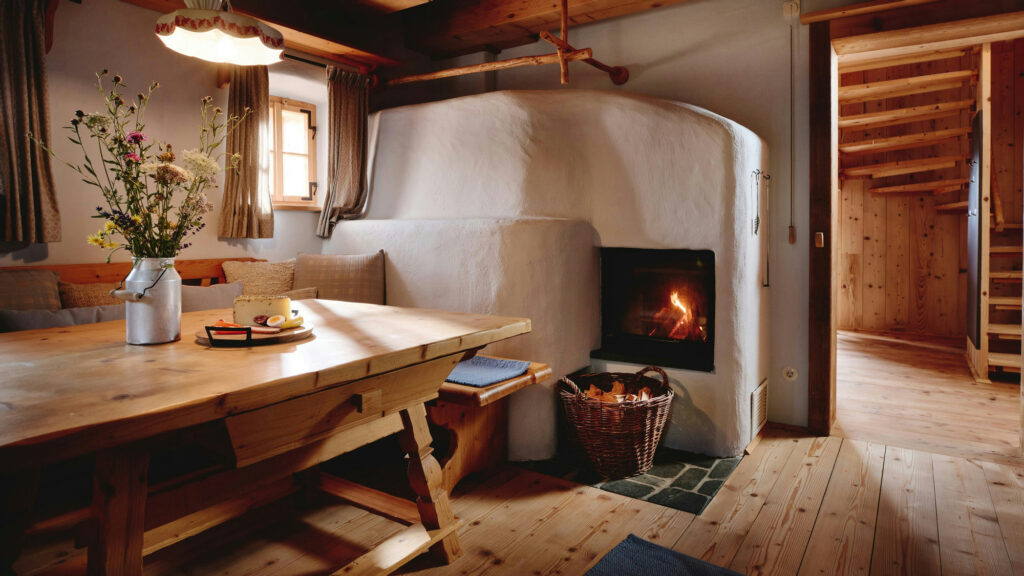 Bergchalet kaufen in den Nockbergen: Am Hochfalk setzt auf Lärche, Naturstein und alpine Architektur in Kärnten.