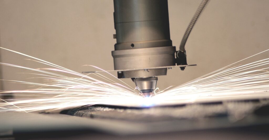 Laborszene mit Hochleistungslaser beim Schweißen, für die das Forschungsteam den Thüringer Forschungspreis erhielt – Foto: Amigos3D / Pixabay