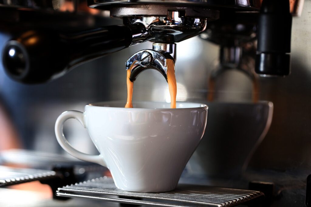 Ein modifizierter Espresso-Prototyp mit elektronischen Bauteilen, wie er bei der VDI Student Challenge prämiert wurde – Foto: 13027327 / Pixabay