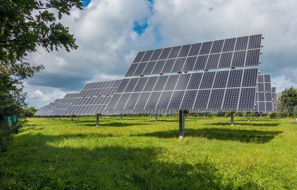 Laborumgebung mit Elektrolyseur und Prototyp-Anlage, wie sie beim Energiewende-Symposium in Stralsund vorgestellt werden – Foto: mrganso / Pixabay